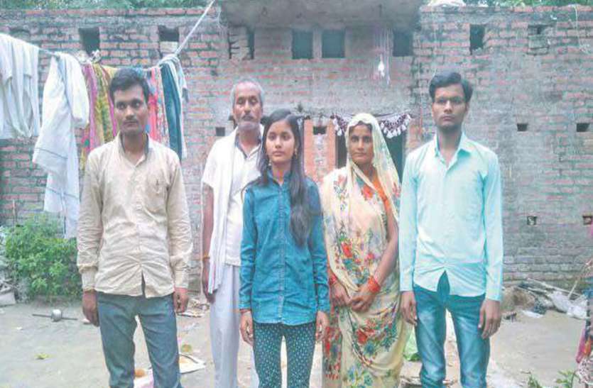 दिव्यांगता को मात देकर, बच्चे भर रहे कामयाबी की उड़ान, मां ने कहा अपनों ने किया किनारा दिव्यांगता को मात देकर, बच्चे भर रहे कामयाबी की उड़ान, मां ने कहा अपनों ने किया किनारा