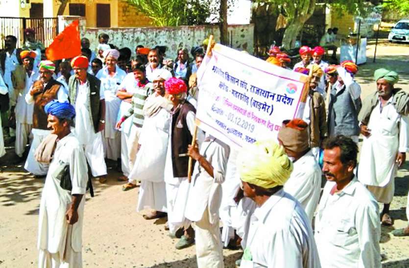 Farmers are not getting relief नहीं रुक रही टिड्डियां, 2018 का क्लेम अटका, खराबे का अब तक सर्वे नहीं