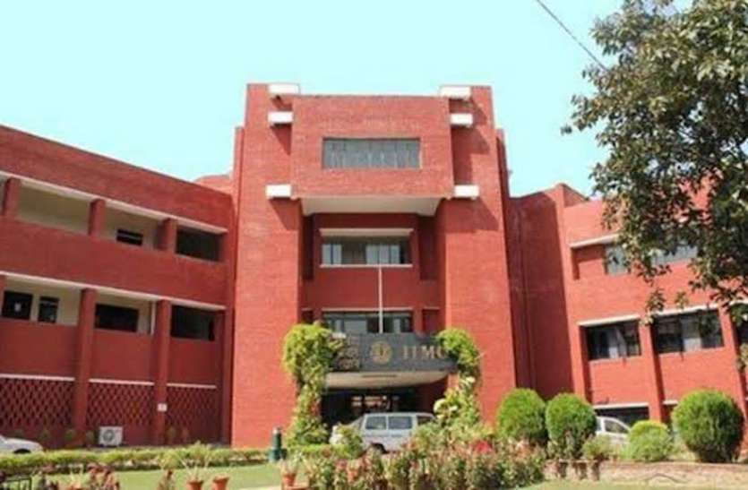IIMC Fee Hike अब IIMC के स्टूडेंट्स ने फीस वृद्धि के खिलाफ उठाई आवाज