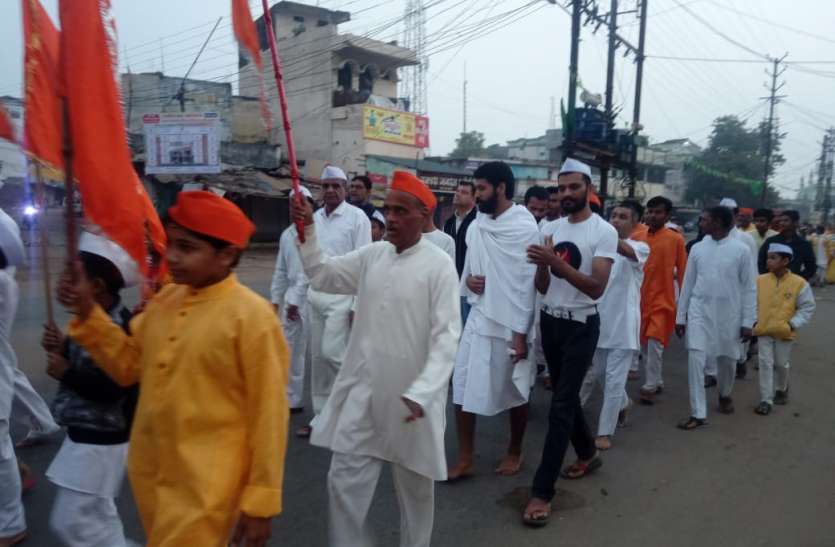 तारण-तरण गुरु का झंडा लेकर निकली प्रभात फेरी तारण-तरण गुरु का झंडा लेकर निकली प्रभात फेरी