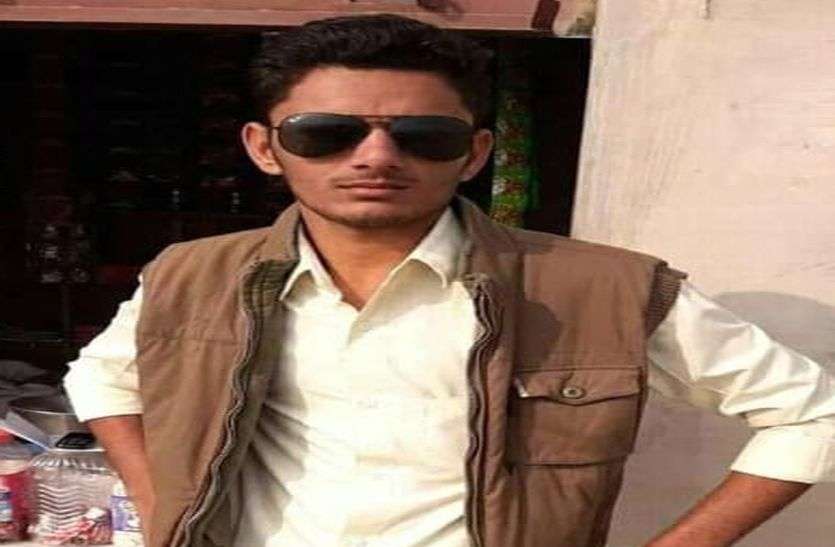 साहवा के कमल हुए शहीद, देर रात को कश्मीर पहुंची पार्थिव देह साहवा के कमल हुए शहीद, देर रात को कश्मीर पहुंची पार्थिव देह