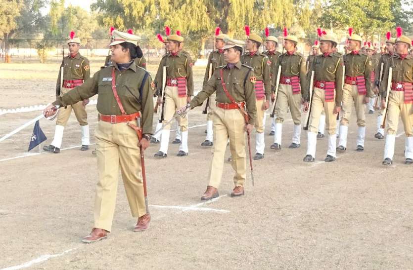 igin jaisalmer पुलिस लाईन में सरमोनियल परेड, शाखाओं का किया निरीक्षण