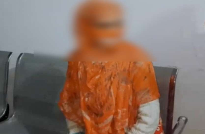 कन्नौज में सपा नेता पर लगा यौन शोषण का आरोप, पीड़िता ने कहा- वीडियो बनाकर बार-बार किया दुष्कर्म कन्नौज में सपा नेता पर लगा यौन शोषण का आरोप, पीड़िता ने कहा- वीडियो बनाकर बार-बार किया दुष्कर्म