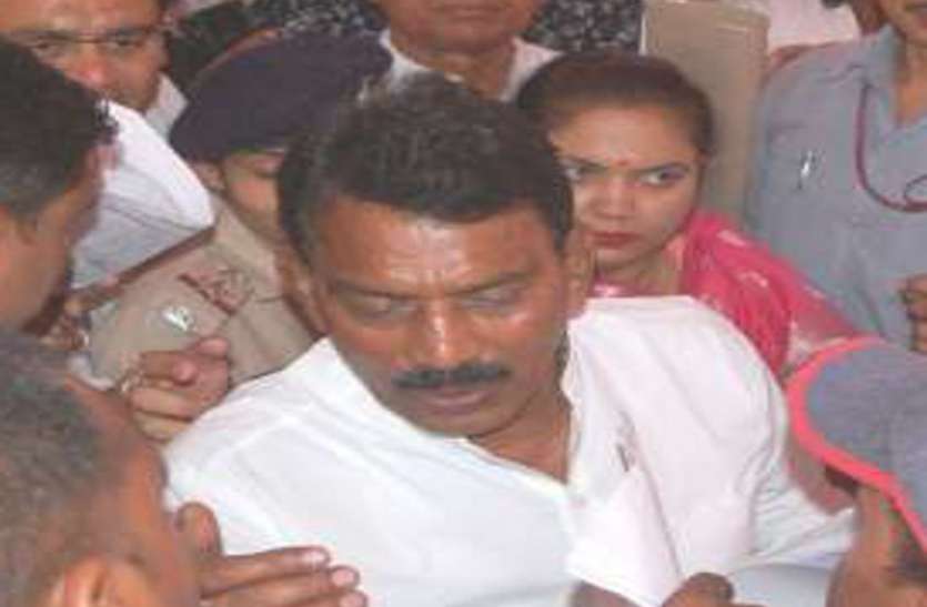 Minister Tulsiram Silavat Burhanpur News Minister Tulsiram Silavat का जोरदार विरोध, यूथ कांग्रेस ने डंडे खाने की कही बात