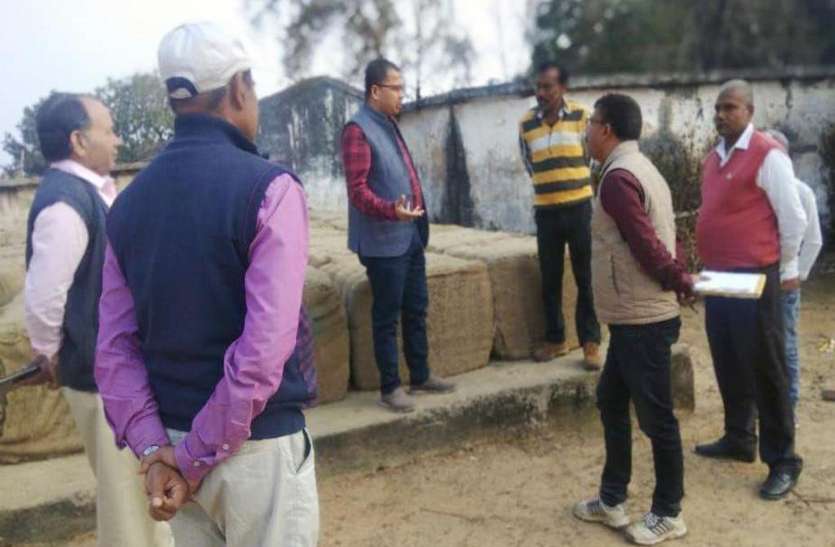 खरीदी केंद्र में 52 क्विंटल धान लेकर पहुंचे थे 2 किसान, देखते ही पूरा कर लिया गया जब्त, ये थी वजह खरीदी केंद्र में 52 क्विंटल धान लेकर पहुंचे थे 2 किसान, देखते ही पूरा कर लिया गया जब्त, ये थी वजह