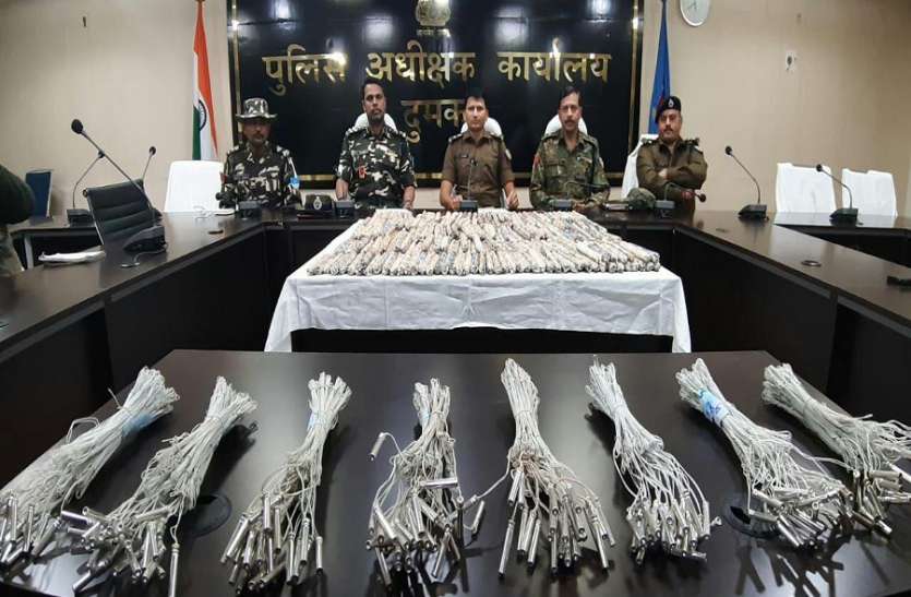 आखिर क्या थी इनकी मंशा...क्यों भारी मात्रा में विस्फोट सामग्री और नकदी रखी थी इन दो गिरफ्तार लोगों न आखिर क्या थी इनकी मंशा...क्यों भारी मात्रा में विस्फोट सामग्री और नकदी रखी थी इन दो गिरफ्तार लोगों ने