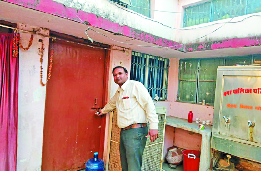 rajgarh.png बिल नहीं भरा तो नगरपालिका की काट दी लाइट, तीन दिन से कटी पड़ी लाइन