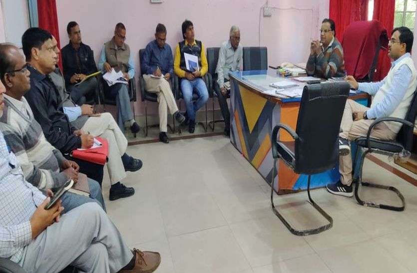 अधिकारी प्रकरणों का करें निस्तारण अधिकारी प्रकरणों का करें निस्तारण