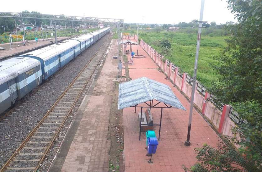 स्टेशन पर दुर्घटना होने पर तत्काल नहीं मिल पाती मदद स्टेशन पर दुर्घटना होने पर तत्काल नहीं मिल पाती मदद