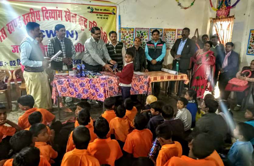 Divyang children showed their talent दिव्यांग बच्चों ने दिखाई अपनी प्रतिभा