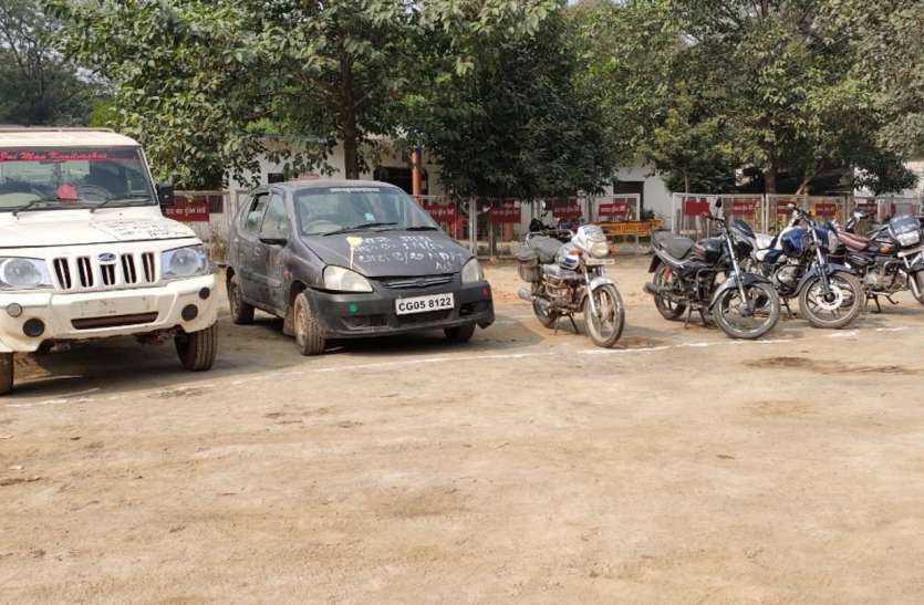 Police Department auctioned old vehicles पुलिस विभाग ने नीलाम किए पुराने वाहन