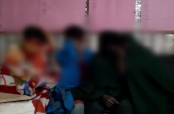 minor 4 children made unnatural relation with his friend in shamli नाबालिग बच्चों ने साथी के साथ किया कुकर्म, विरोध करने पर पीटा- देखें वीडियो