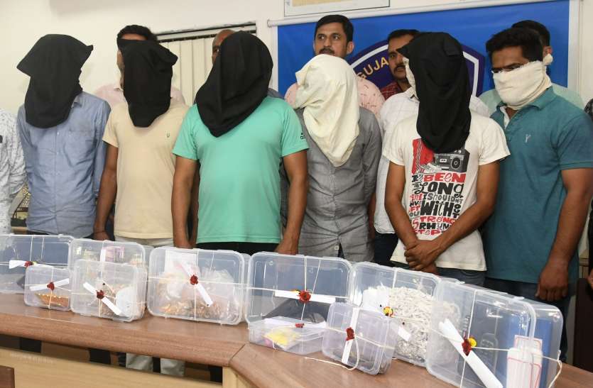 Train Robbery gang arrested: पत्रकार ने गैंग बनाकर कर डाली ट्रेन डकैती Train Robbery gang arrested: पत्रकार ने गैंग बनाकर कर डाली ट्रेन डकैती