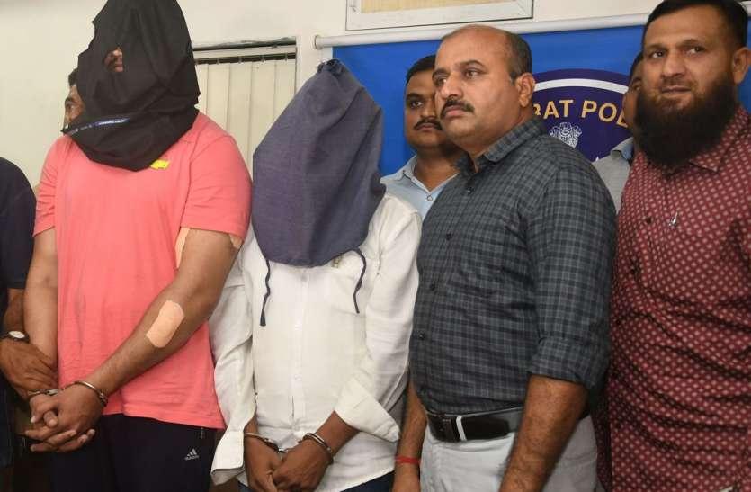 DRUGS : 95.6 ग्राम प्रतिबंधित मेफेड्रोन ड्रग्स के साथ दो को पकड़ा DRUGS : 95.6 ग्राम प्रतिबंधित मेफेड्रोन ड्रग्स के साथ दो को पकड़ा