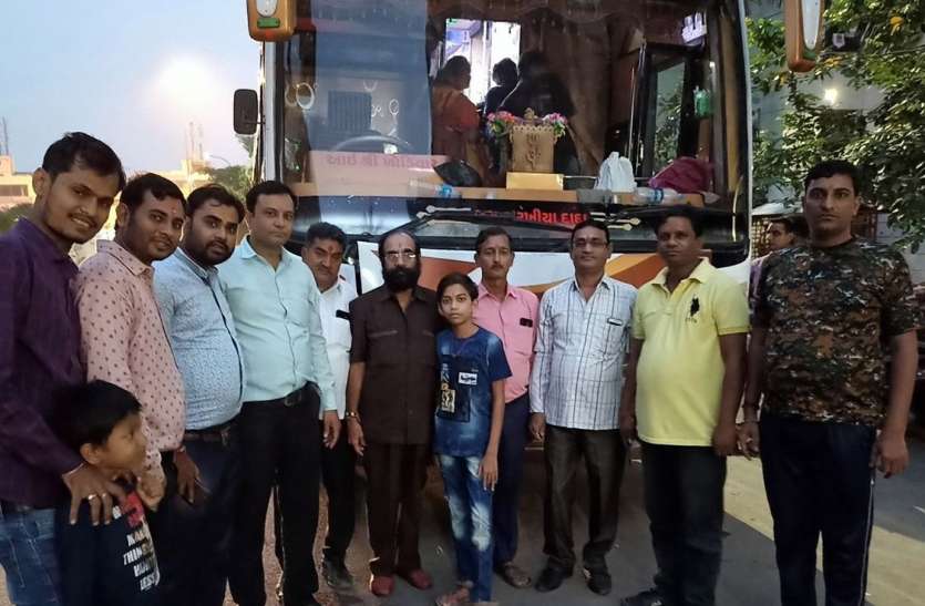 सूरत से श्रद्धालु बाबा रामदेव की जन्मस्थली काशमीर रवाना सूरत से श्रद्धालु बाबा रामदेव की जन्मस्थली काशमीर रवाना