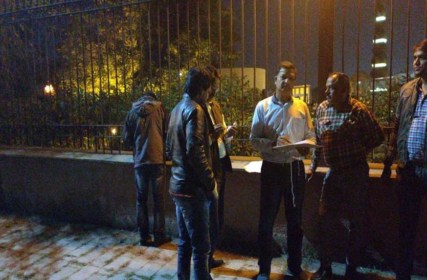 क्राइम ब्रांच का प्रधान आरक्षक 6 हजार रुपए की रिश्वत लेते रंगे हाथों पकड़ा, फोन में मिले अधिकारियों के लेनदेन के मैसेज क्राइम ब्रांच का प्रधान आरक्षक 6 हजार रुपए की रिश्वत लेते रंगे हाथों पकड़ा, फोन में मिले अधिकारियों के लेनदेन के मैसेज