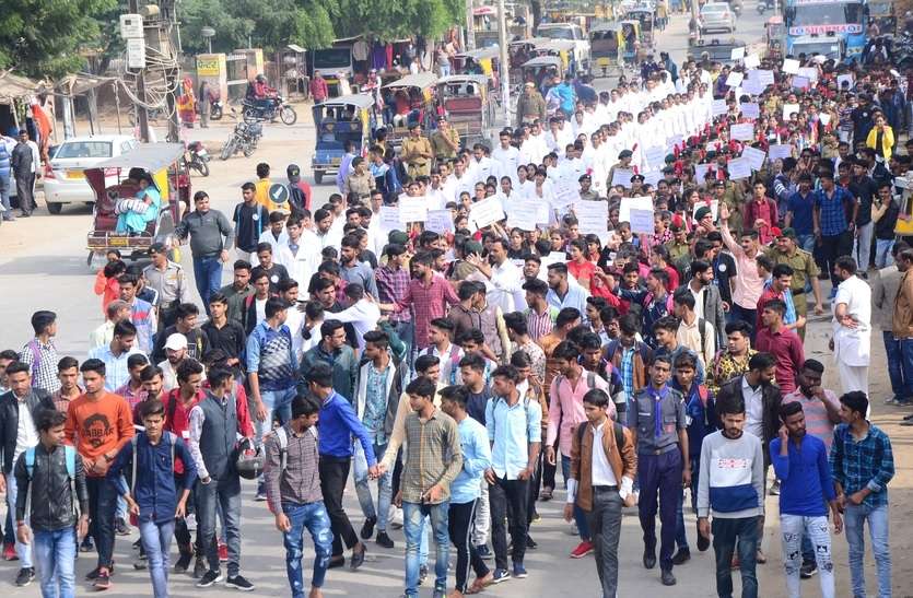 चूरू में न्याय रैली: गैंगरेप व हत्याकांड का विरोध चूरू में न्याय रैली: गैंगरेप व हत्याकांड का विरोध