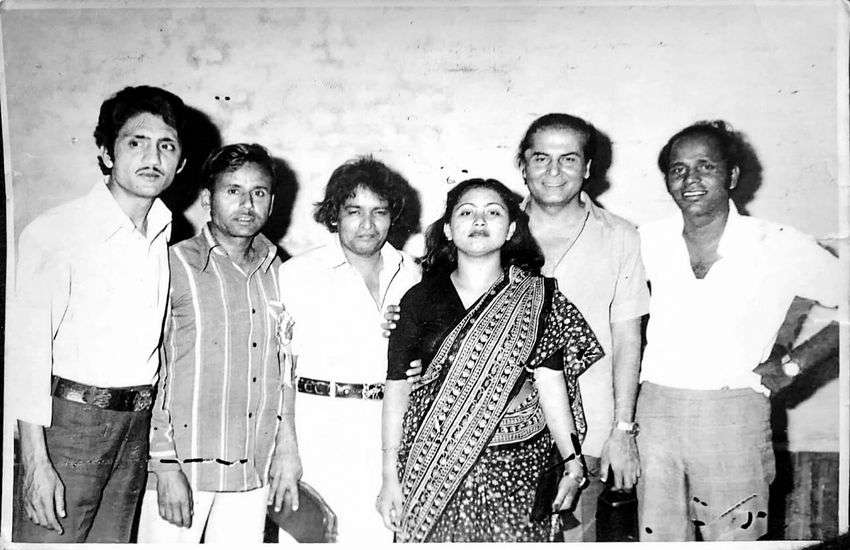 RAHAT INDORI : कभी कोने में बैठकर सुनते थे मुशायरा, आज शेर-ओ-शायरी में बजता है इनका डंका