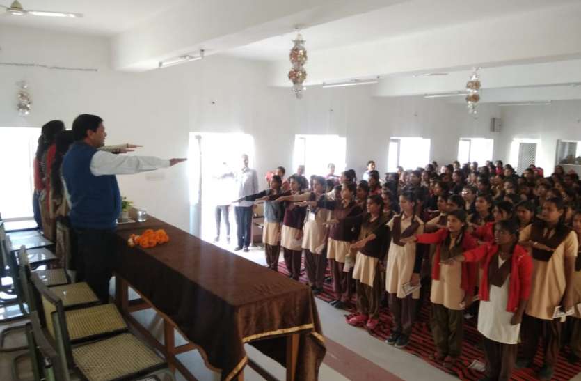 Enthusiasm in celebration camp organized on World Disability Day World Disability Day पर आयोजित जागरूकता शिविर में झलका उल्लास