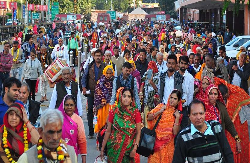 Pilgrims Leave For Dehradun, Rishikesh And Jagannathpuri By Rail - हवाई  यात्रा से देहरादून, ऋ षिकेश और रेल से जगन्नाथपुरी के लिए तीर्थ यात्री रवाना  | Patrika News
