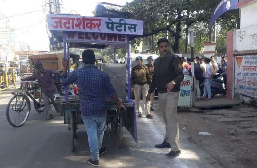 chat thela निर्देश पर नहीं हुआ अमल तो थाना में लाइन से लग गए चाट-फुल्की के ठेला