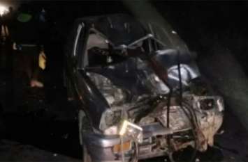 road accident 2 dead 2 injured see video कार और बाइक में हुई भीषण टक्कर, 2 की मौत 2 घायल, देखें वीडियो