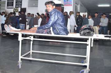 Resident doctors strike in medical college hospitals नहीं माने डॉक्टर हड़ताल जारी, वेंटिलेटर पर अस्पताल ,टले ऑपरेशन