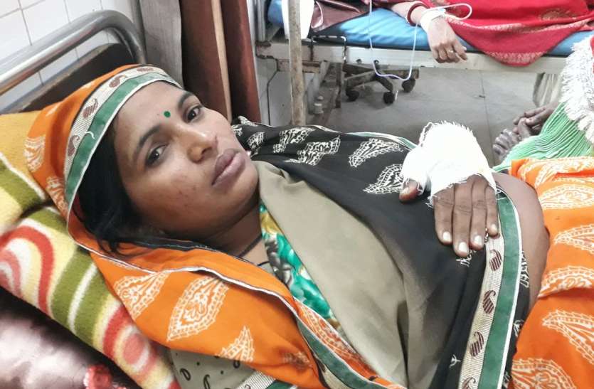 नशे की हालत में करता है मारपीट पति ने की पिटाई तो पत्नी ने घर पुलिस बुलाई और थाने में दर्ज कराई एफआईआर