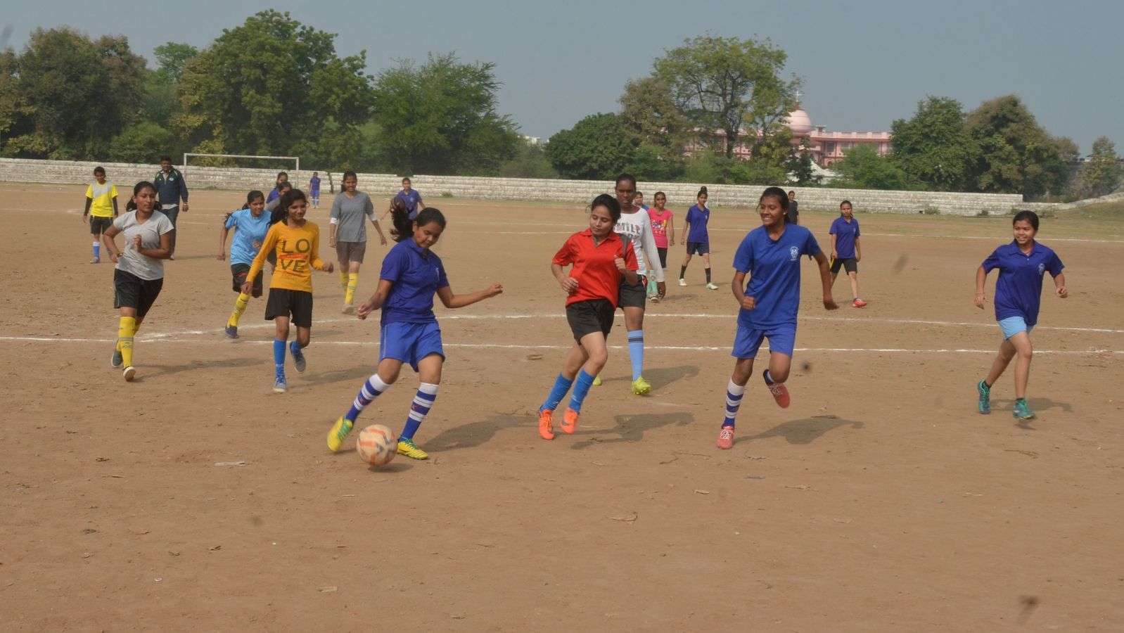 कबड्डी, हॉकी, फुटबॉल, बास्केटबॉल में खंडवा, वालीबॉल बालिका वर्ग में हरसूद की टीम विजेता