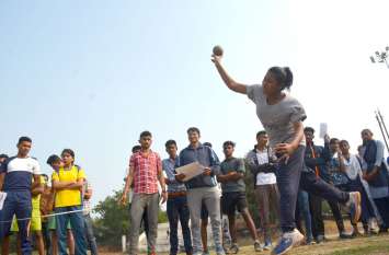 khel avm yuva kalyan vibhag gurugovind sinh olampic khandwa news कबड्डी, हॉकी, फुटबॉल, बास्केटबॉल में खंडवा, वालीबॉल बालिका वर्ग में हरसूद की टीम विजेता
