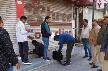 kota nagar nigam Ceased showroom due to UD tax. बकाया यूडी टैक्स जमा नहीं कराया तो सीज किया शोरूम, व्यापारियों में मचा हडकम्प