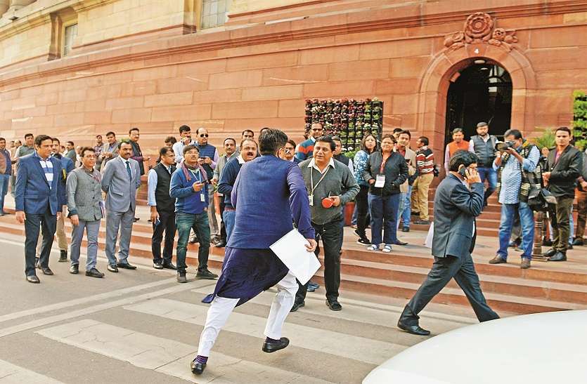पड़ोसी देशों के गैर-मुस्लिमों को भारतीय बनाने के विधेयक पर सरकार की मुहर पड़ोसी देशों के गैर-मुस्लिमों को भारतीय बनाने के विधेयक पर सरकार की मुहर