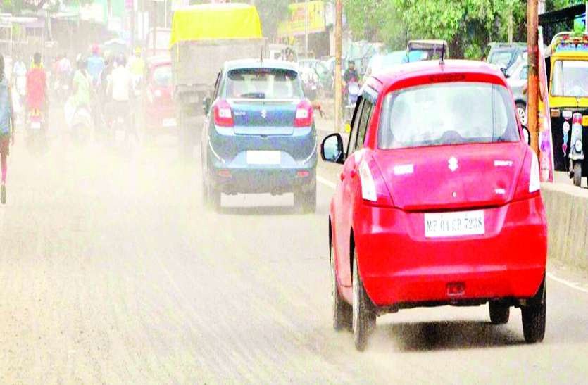 बदलता मौसम ही नहीं शहर की आबोहवा में लगातार घुल रहा प्रदूषण भी कर रहा है बीमार बदलता मौसम ही नहीं शहर की आबोहवा में लगातार घुल रहा प्रदूषण भी कर रहा है बीमार