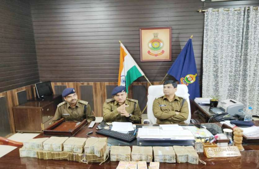 13 लाख की लूट का मास्टर माइंड निकला भाजपा नेता 13 लाख की लूट का मास्टर माइंड निकला भाजपा नेता नगर पंचायत अध्यक्ष, पुलिस ने ऐसे किया खुलासा