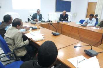 Collector reviews self-employment plans कलेक्टर ने की स्वरोजगार योजनाओं की समीक्षा