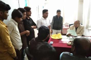 Students of Marawas School submitted memorandum to SDM मड़वास स्कूल के छात्रों ने एसडीएम को सौंपा ज्ञापन