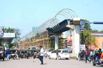 BMC officers are obstructing public facilities Bmc News: जनसुविधाओं में रोड़ा डाल रहे बीएमसी अधिकारी