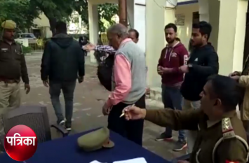 criminals looted retired engineer public catch accused in shamli बैंक से रुपये लेकर निकले इंजीनियर से बदमाशों ने दिनदहाड़े लूटे रुपये तो पब्लिक ने कर दिया ऐसा हाल- देखें वीडियो