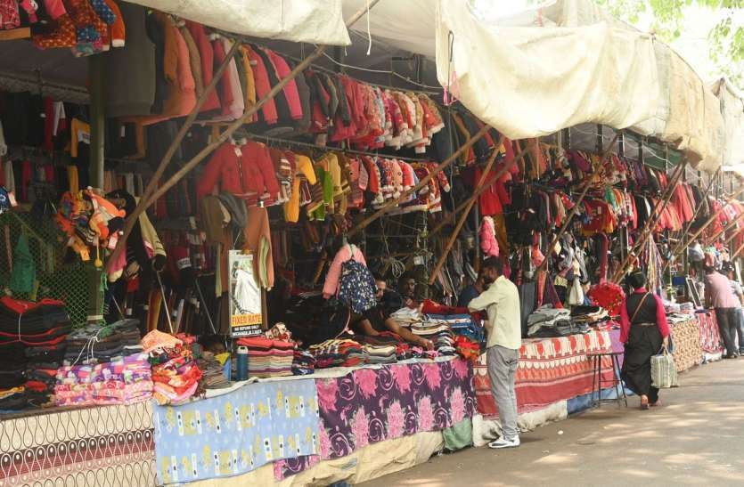 अभी तक सर्दी की सीजन नहीं जमने के कारण निराश व्यापारी अभी तक सर्दी की सीजन नहीं जमने के कारण निराश व्यापारी