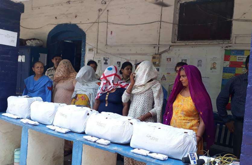 Five women from Rohtak arrested with 47 kg 7 hundred grams of ganja from Katni-Mudwara station on 20 September. गांजा तस्करी का जंक्शन बना कटनी, छत्तीसगढ़ से आने वाली खेप का देशभर के शहरों में सप्लाई