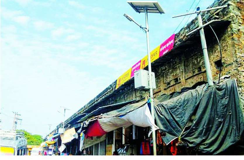 70 लाख के सौर उर्जा प्लांट में लापरवाही का अंधेरा 70 लाख के सौर उर्जा प्लांट में लापरवाही का अंधेरा
