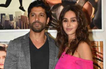 Girlfriend Shibani Dandekar on relationship with Farhan Akhtar फरहान अख्तर की गर्लफ्रेंड शिबानी के साथ दिन दहाड़े सड़क पर हुआ कुछ ऐसा,सहम उठी डरकर