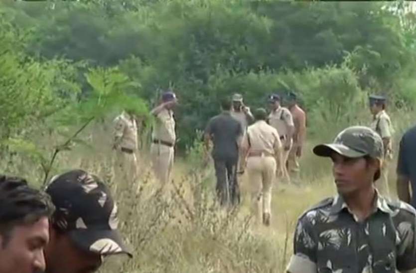 hyderabad vet accused encounter हैदराबाद एनकाउंटरः पुलिसकर्मियों के खिलाफ हो एफआईआर, वकीलों ने लगाई चीफ जस्टिस से गुहार