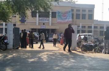 Advocate union mobilized against the arbitrariness of Tehsildar तहसीलदार की मनमानी के विरूद्ध अधिवक्ता संघ हुआ लामबंद