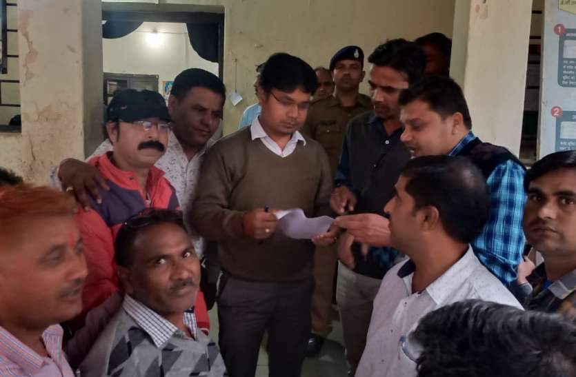 अध्यापक महासंघ एसडीएम से अध्यापक बोले, अध्यापन कार्य ही कराया जाएं