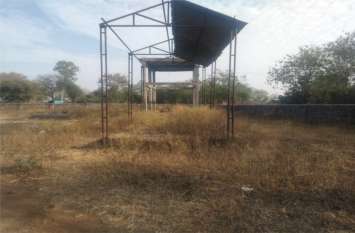 Even after four years, the cremation ground is incomplete, cremation i चार वर्ष बाद भी श्मशान घाट का काम अधूरा, गंदगी के बीच करना पड़ता है अंतिम संस्कार, पढ़ें खबर