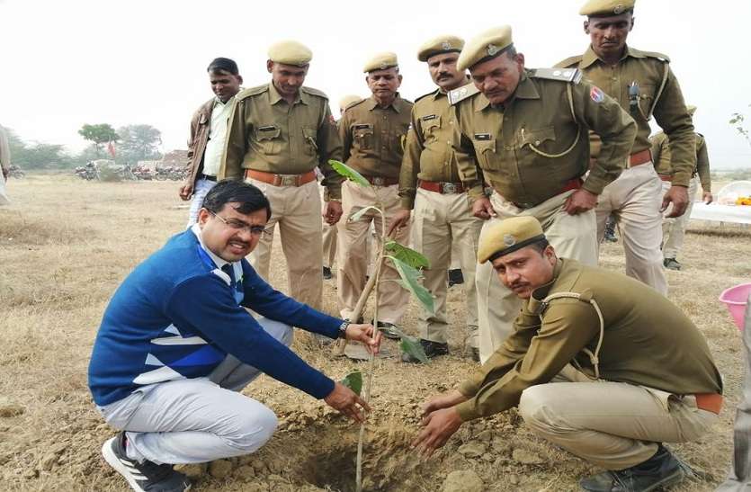 होम गार्ड स्थापना दिवस पर लगाए पौधे होम गार्ड स्थापना दिवस पर लगाए पौधे