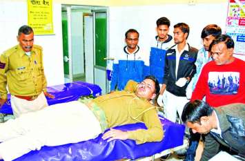 LS speakar's carcade jeep over turned लोकसभा अध्यक्ष की एस्कोर्ट जीप पलटी, छह पुलिसकर्मी घायल