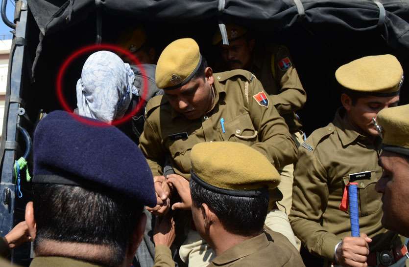 6 साल की मासूम के साथ दरींदगी के आरोपी को भेजा जेल, परिवारजन भी नहीं चाहते पैरवी करना 6 साल की मासूम के साथ दरींदगी के आरोपी को भेजा जेल, परिवारजन भी नहीं चाहते पैरवी करना