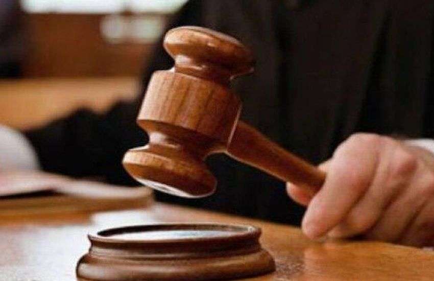 पत्नी के हाथ से 11 महीने की बेटी को लेकर गया, वापस लौटकर बोला- उसे मारकर दफना आया हूं...